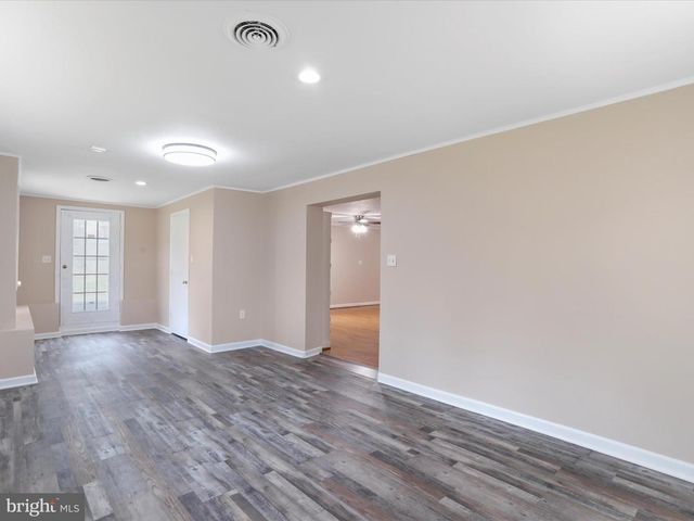 112 RIVERVIEW DR, Falling Waters, WV 25419