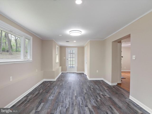 112 RIVERVIEW DR, Falling Waters, WV 25419