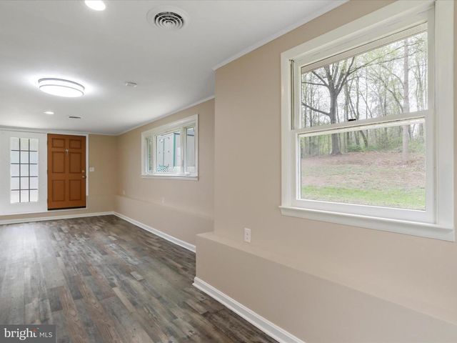 112 RIVERVIEW DR, Falling Waters, WV 25419