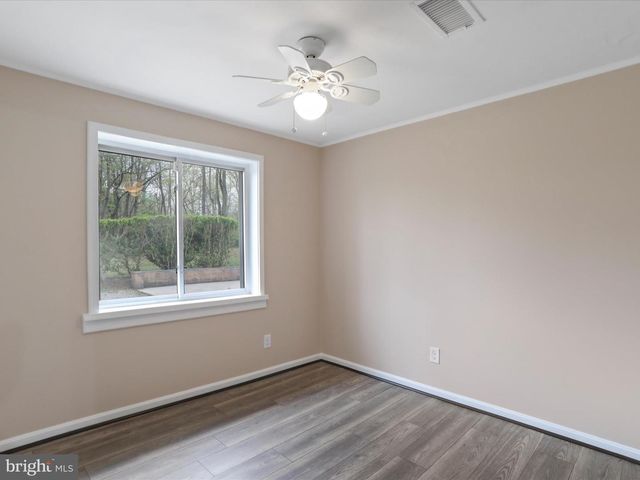 112 RIVERVIEW DR, Falling Waters, WV 25419