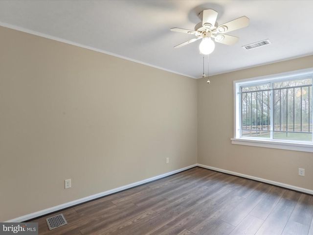 112 RIVERVIEW DR, Falling Waters, WV 25419