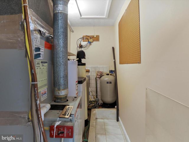 112 RIVERVIEW DR, Falling Waters, WV 25419