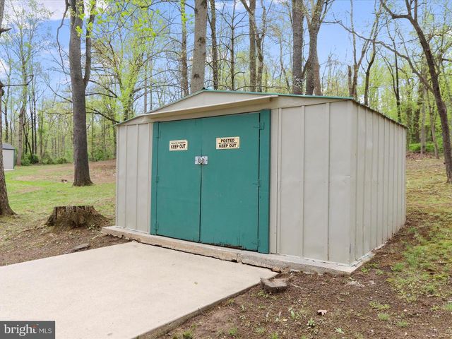 112 RIVERVIEW DR, Falling Waters, WV 25419