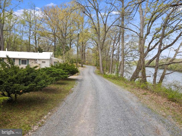 112 RIVERVIEW DR, Falling Waters, WV 25419