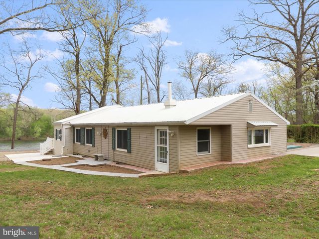 112 RIVERVIEW DR, Falling Waters, WV 25419