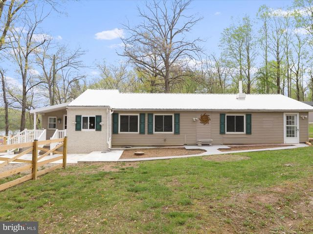 112 RIVERVIEW DR, Falling Waters, WV 25419