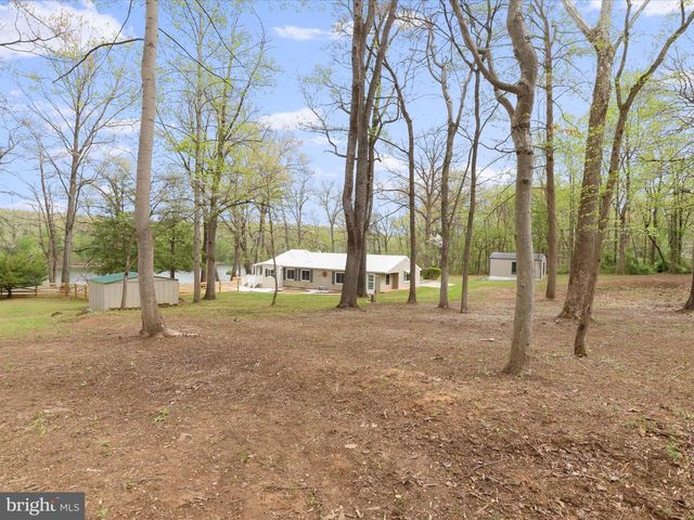 112 RIVERVIEW DR, Falling Waters, WV 25419