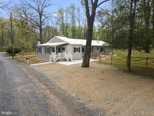 112 RIVERVIEW DR, Falling Waters, WV 25419