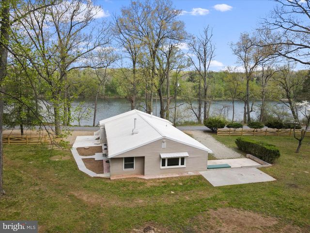 112 RIVERVIEW DR, Falling Waters, WV 25419