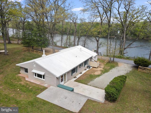 112 RIVERVIEW DR, Falling Waters, WV 25419