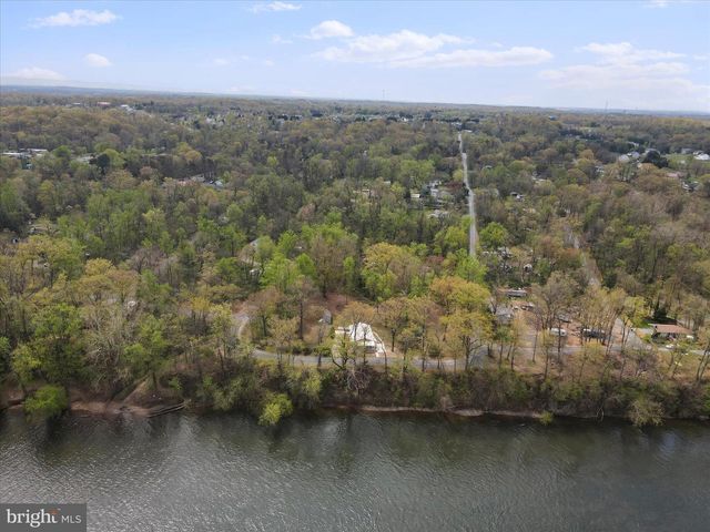 112 RIVERVIEW DR, Falling Waters, WV 25419