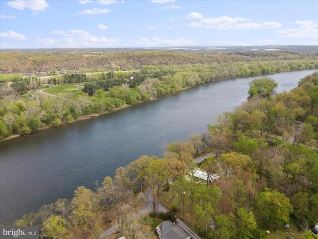 112 RIVERVIEW DR, Falling Waters, WV 25419