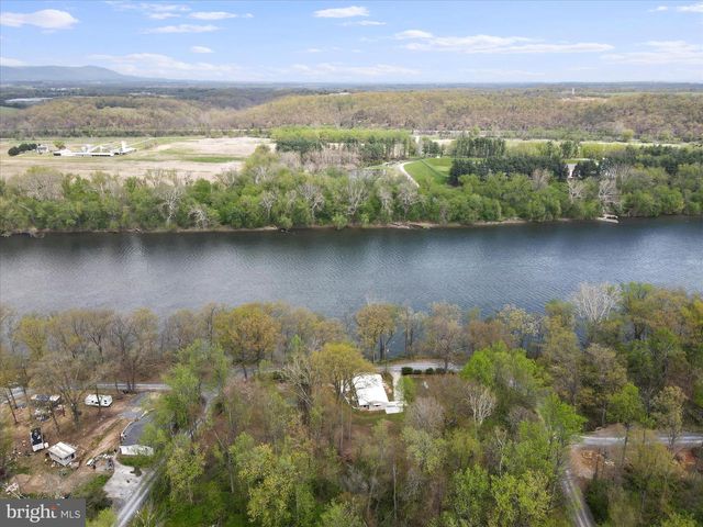 112 RIVERVIEW DR, Falling Waters, WV 25419