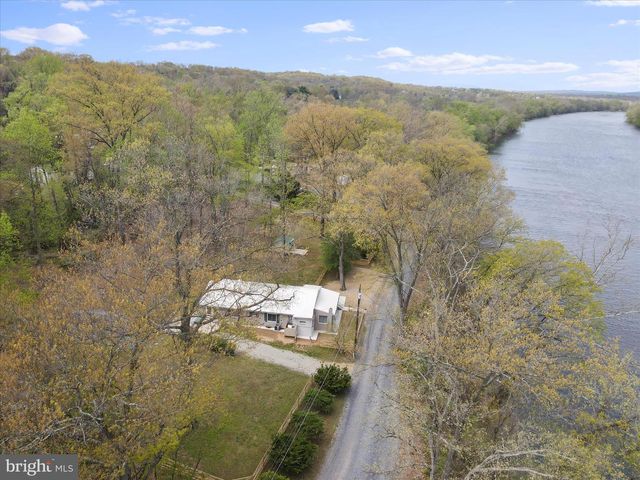 112 RIVERVIEW DR, Falling Waters, WV 25419