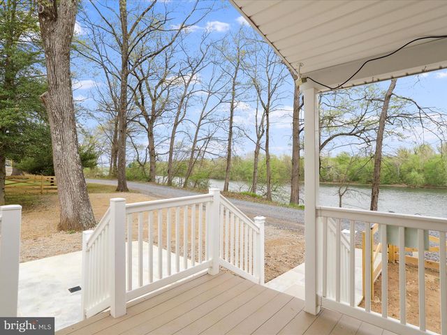 112 RIVERVIEW DR, Falling Waters, WV 25419