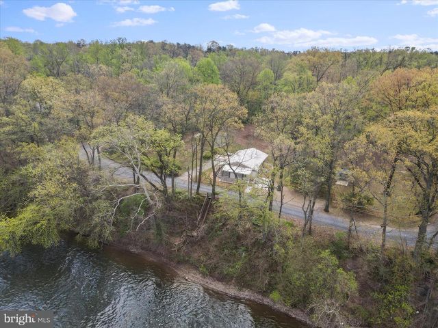 112 RIVERVIEW DR, Falling Waters, WV 25419