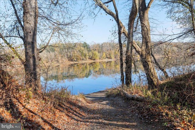 112 RIVERVIEW DR, Falling Waters, WV 25419