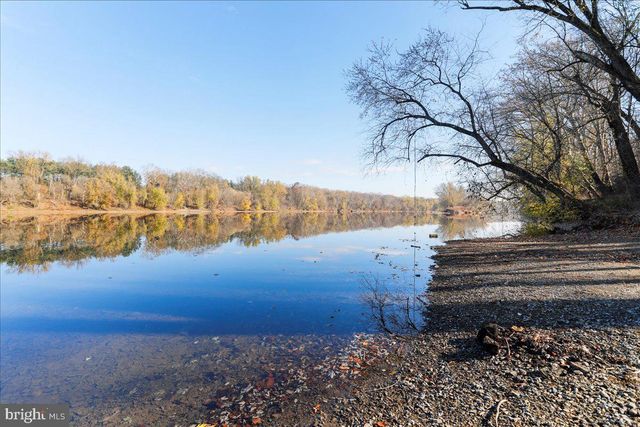 112 RIVERVIEW DR, Falling Waters, WV 25419