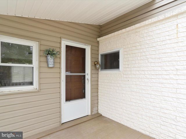 112 RIVERVIEW DR, Falling Waters, WV 25419