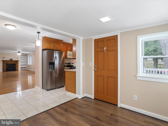 112 RIVERVIEW DR, Falling Waters, WV 25419