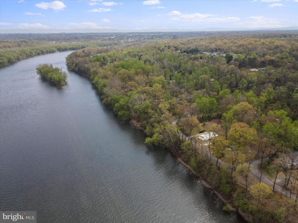 112 RIVERVIEW DR, Falling Waters, WV 25419