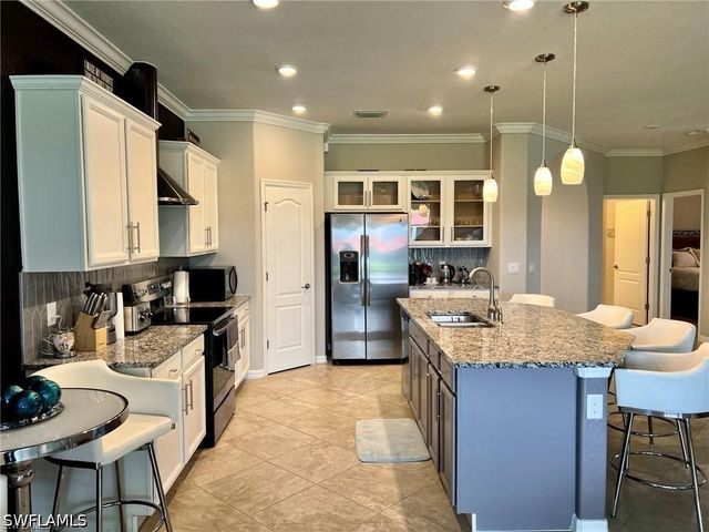 1599 Marton CT, Naples, FL 34113