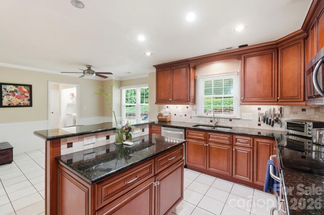 201 Wainsley Place, Matthews, NC 28105