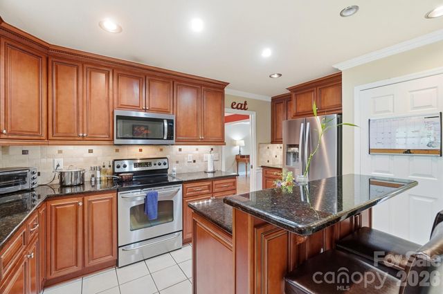201 Wainsley Place, Matthews, NC 28105