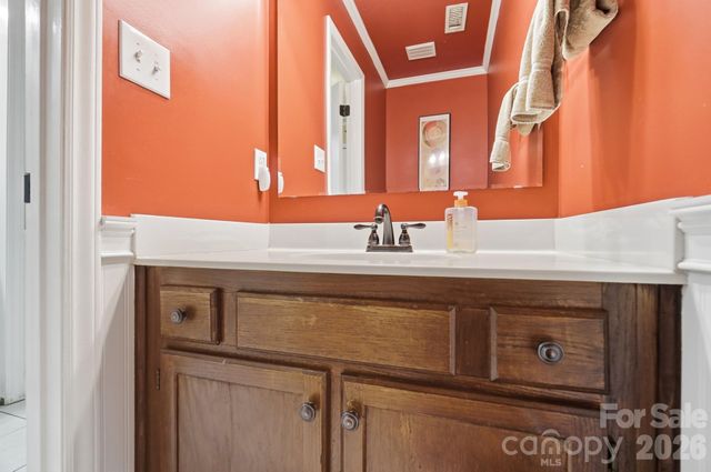 201 Wainsley Place, Matthews, NC 28105