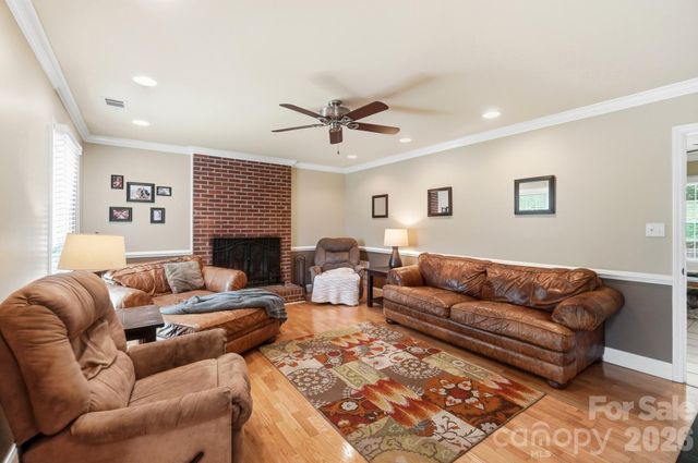 201 Wainsley Place, Matthews, NC 28105