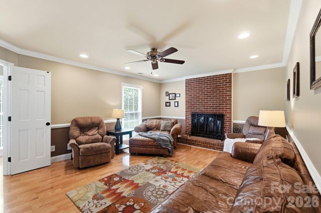 201 Wainsley Place, Matthews, NC 28105