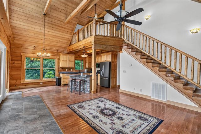 1085 Thunder Ridge Drive, South Pittsburg, TN 37380