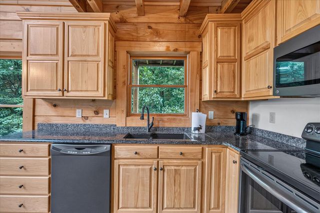 1085 Thunder Ridge Drive, South Pittsburg, TN 37380