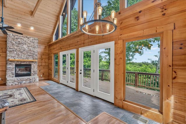 1085 Thunder Ridge Drive, South Pittsburg, TN 37380