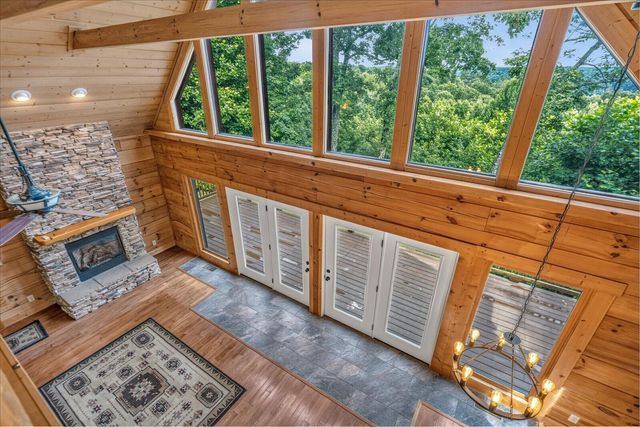 1085 Thunder Ridge Drive, South Pittsburg, TN 37380