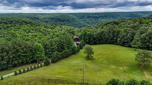 1085 Thunder Ridge Drive, South Pittsburg, TN 37380
