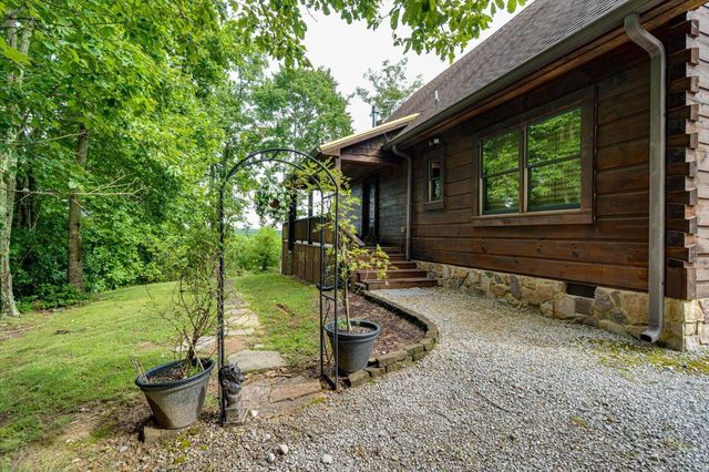 1085 Thunder Ridge Drive, South Pittsburg, TN 37380
