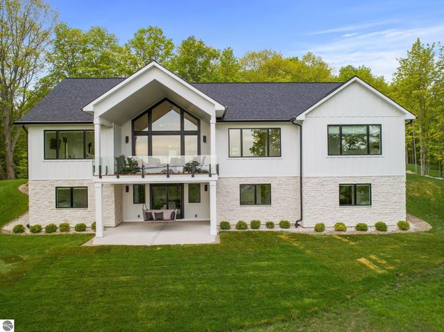 8271 E Boca Vista Trail, Traverse City, MI 49684
