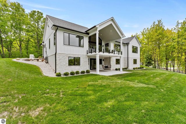 8271 E Boca Vista Trail, Traverse City, MI 49684