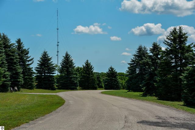 8271 E Boca Vista Trail, Traverse City, MI 49684