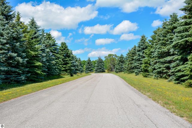 8271 E Boca Vista Trail, Traverse City, MI 49684