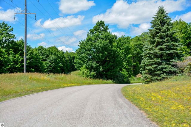 8271 E Boca Vista Trail, Traverse City, MI 49684