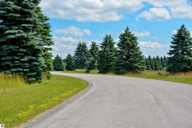 8271 E Boca Vista Trail, Traverse City, MI 49684