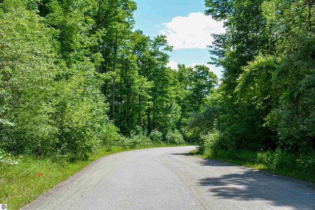 8271 E Boca Vista Trail, Traverse City, MI 49684