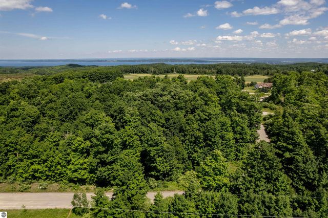 8271 E Boca Vista Trail, Traverse City, MI 49684