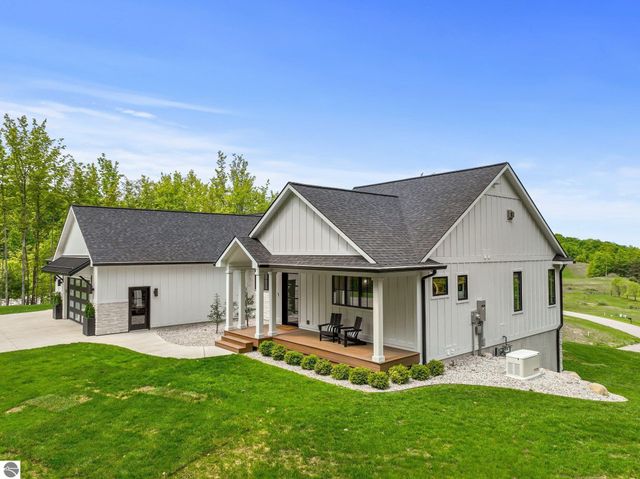 8271 E Boca Vista Trail, Traverse City, MI 49684
