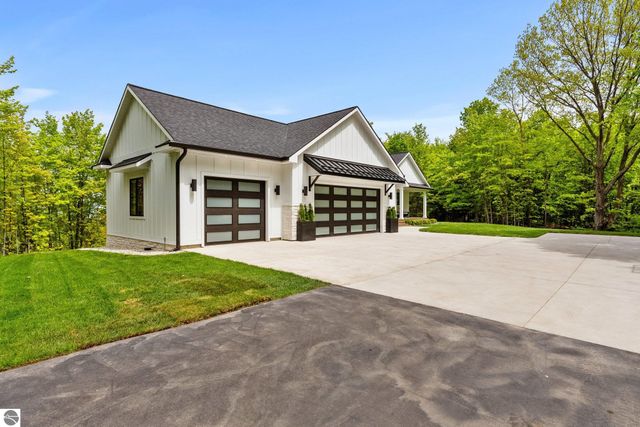 8271 E Boca Vista Trail, Traverse City, MI 49684
