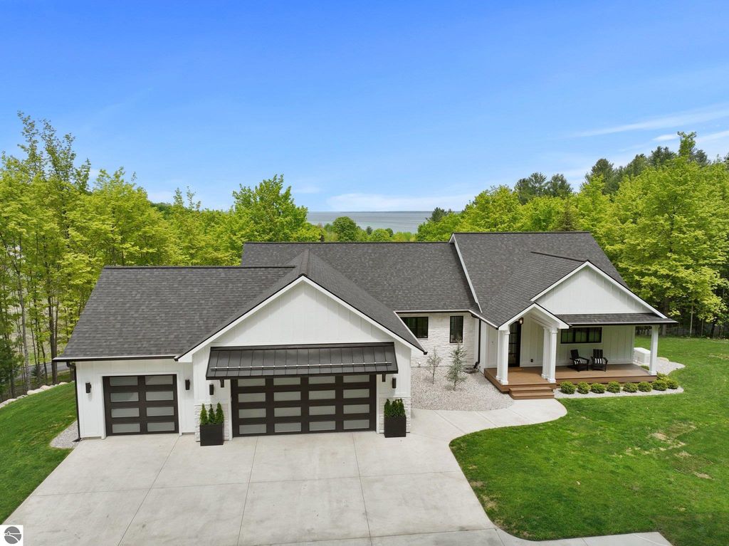 8271 E Boca Vista Trail, Traverse City, MI 49684