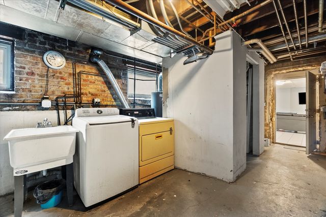 7431 N Hoyne Avenue G, Chicago, IL 60645