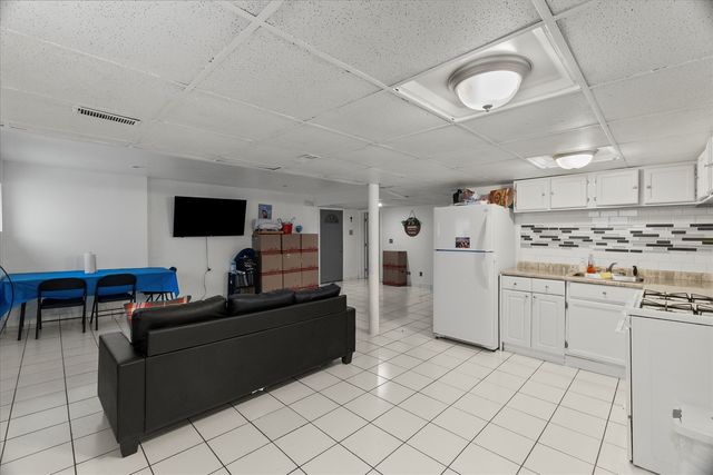 7431 N Hoyne Avenue G, Chicago, IL 60645